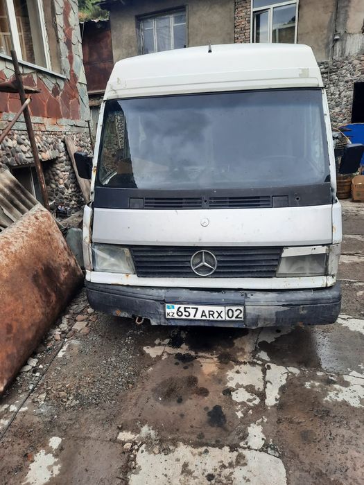 Две машины МБ100, один на ходу второй на запчасти, УАЗ бортовой