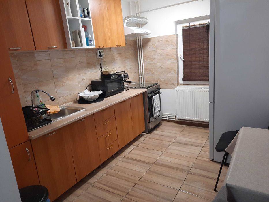 Inchiriez apartament