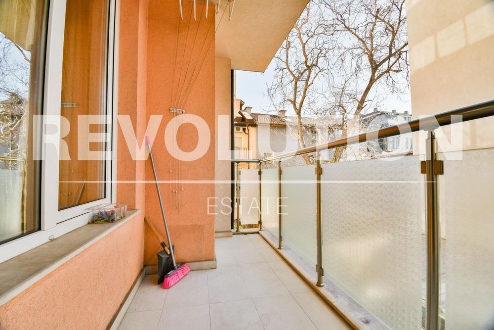 Дава се под наем Тристаен апартамент в София, Център - 91 кв.м за 960 € - Снимка #10