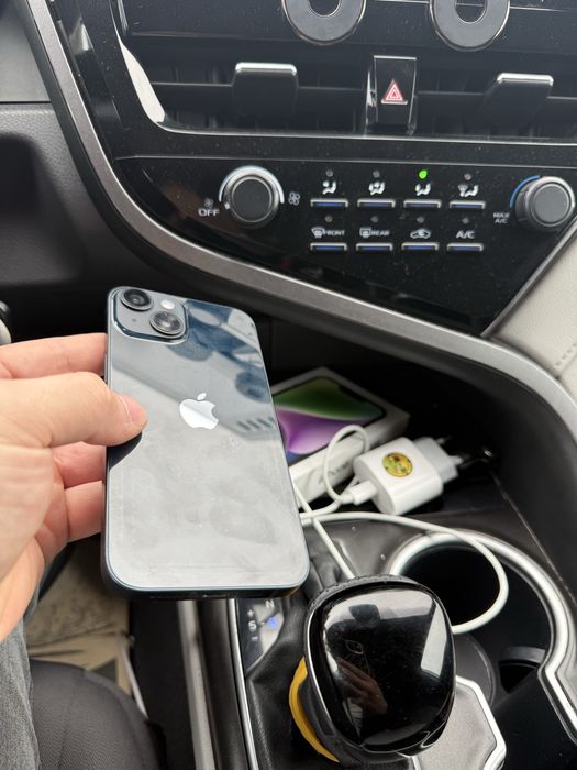 Iphone 14 midnight blue