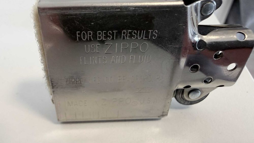 Bricheta Zippo originala Canada + cadou