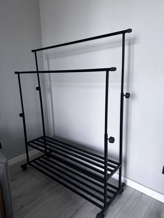 Продам вешалку напольную