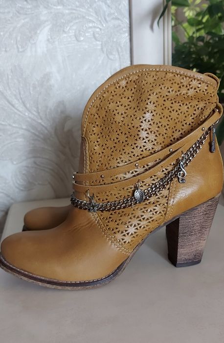 Ботильоны,  казаки, полусапожки 38 размер