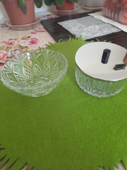Doua boluri deosebite din sticla groasa