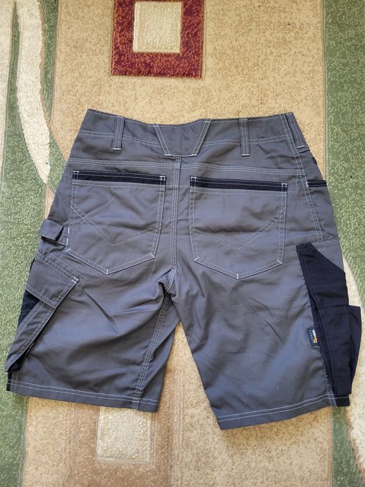 Mascot pantaloni scurti