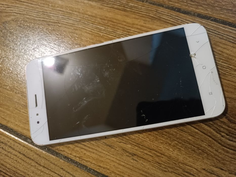 Telefon Redmi 5 plus.