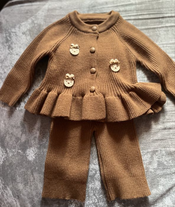 Костюм на новорожденную девочку.