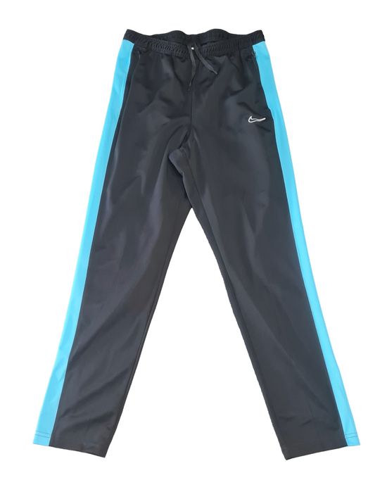 Мъжки Екип Nike

Чисто нов с етикети.

Размер M

Цена 109 лв.