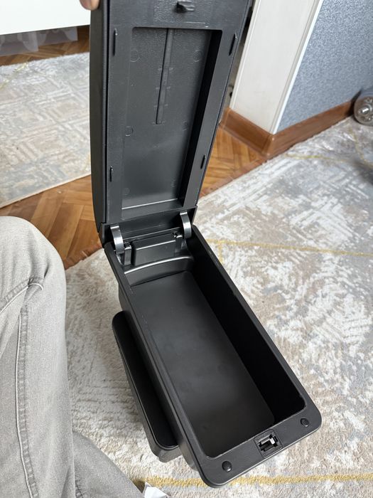 Подлокотник hyundai accent , kia rio