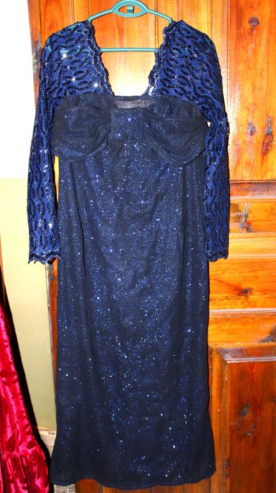 Вечернее платье с пайетками