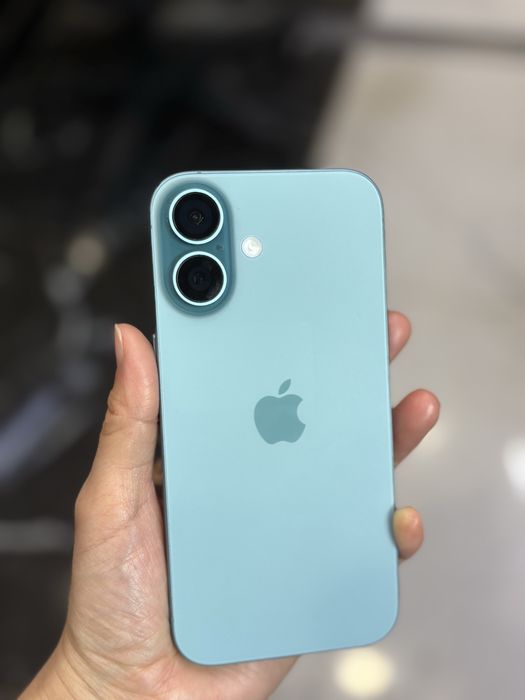 Iphone 16 в голубом цвете