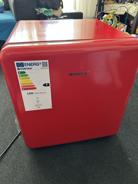 Mini Frigider Vortex 47L