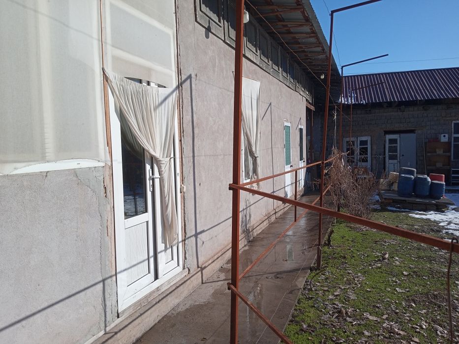 Hovli sotiladi 15 sotix pulini kelishamiz