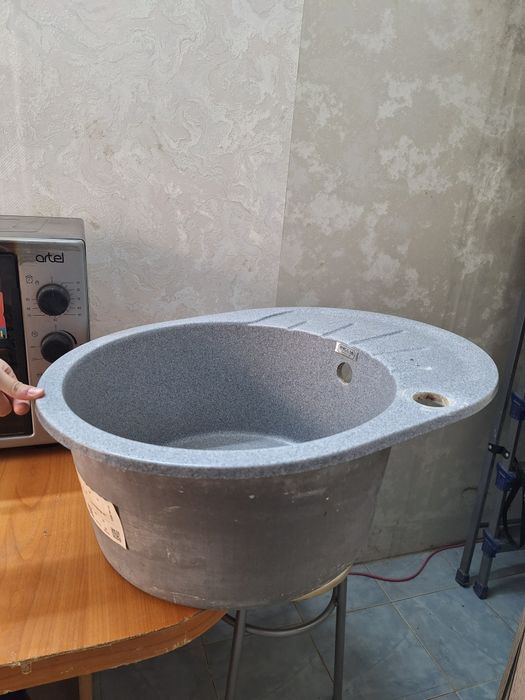 Продам кухонную мойку.