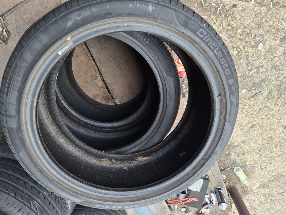 2бр. 235 40 19 Pirelli летни.