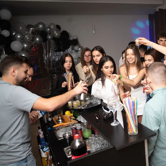 Bar Mobil Și  Tort de Shoturi Evenimente