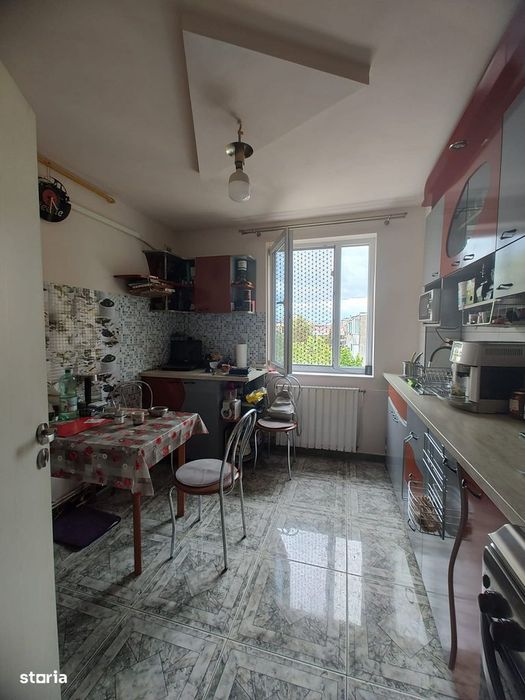 De vanzare apartament 3 camere, zona Progresu