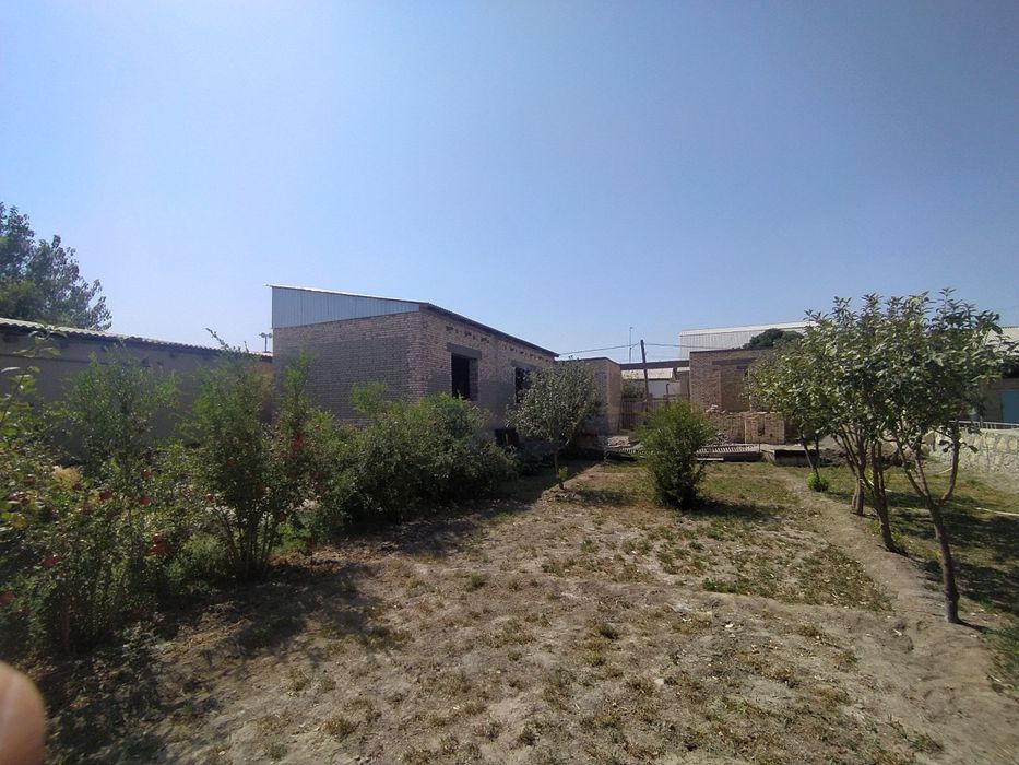 Uchastka joy srochna sotiladi.