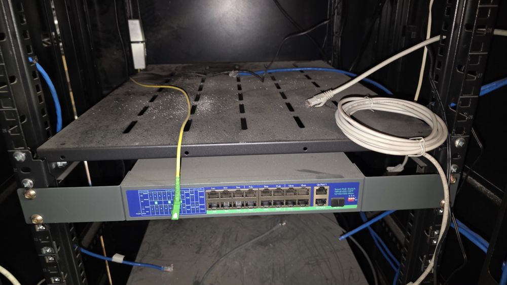 Server functional , 2 ups uri