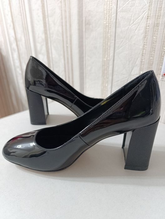 Женские глянцевые туфли