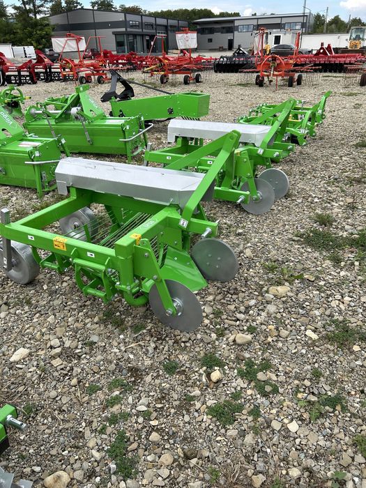 Mașina scos cartofi Bomet 1 rand . Desc Laterala