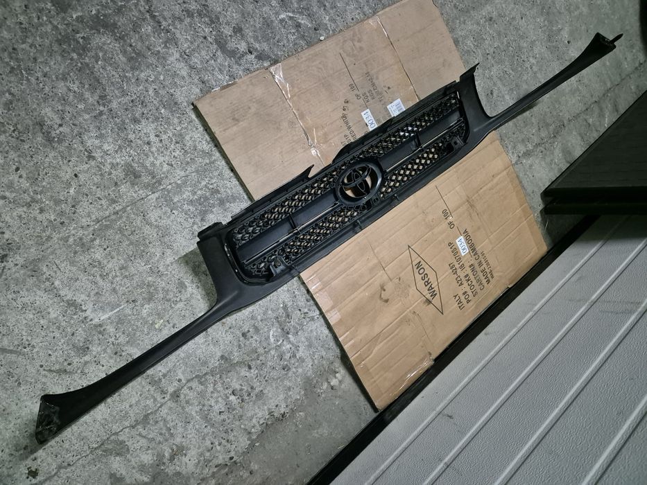Grila Radiator Toyota Rav4 2003-2005.