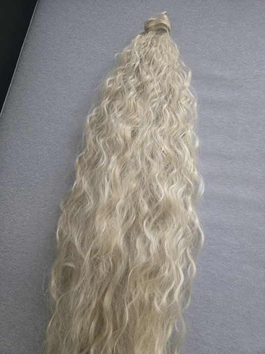 Чисто нова руса опашка на вълни