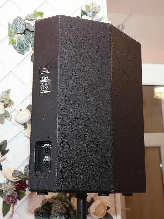 Vînd boxe top SOLTON + stație de amplificare BEHRINGER