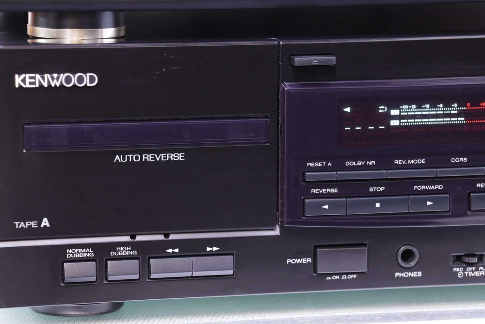 Linie audio Kenwood  - Amplituner RDS + CD Player + Dublu Casete,2x70W.