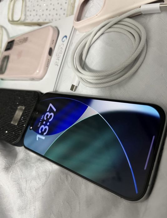 Preț FIX azi  Iphone 16 Pro 256 GB 8 huse incluse/cablu cadou