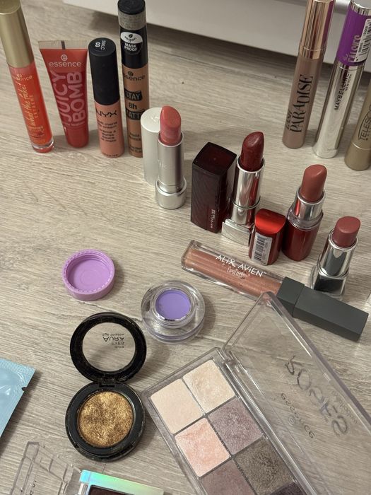 Лот кутия с козметика Kiko Nyx Bioderma