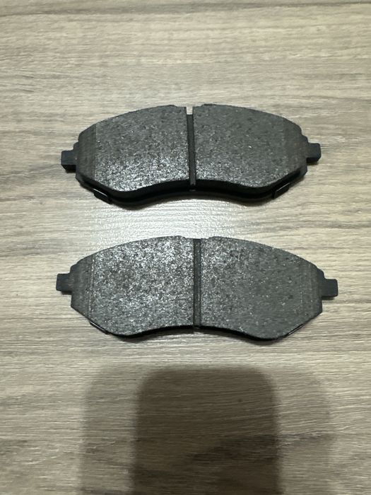 Тормозные колодки , новые.