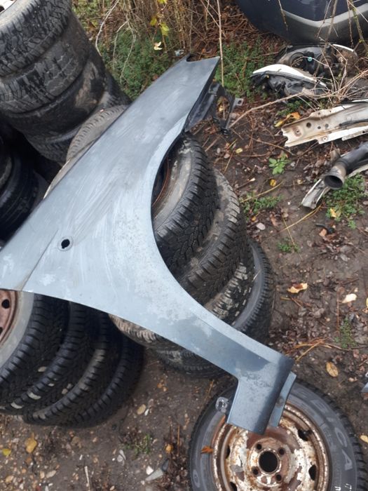 Vand aripa dreapta fiat punto gri sobolan modeul in 2 usi