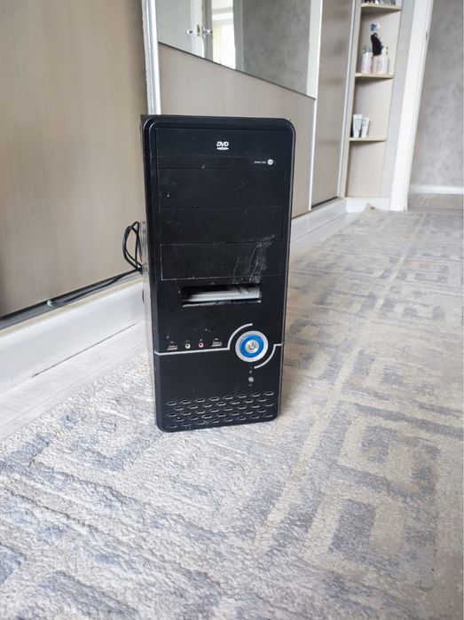 Компьютер с комплектующими.