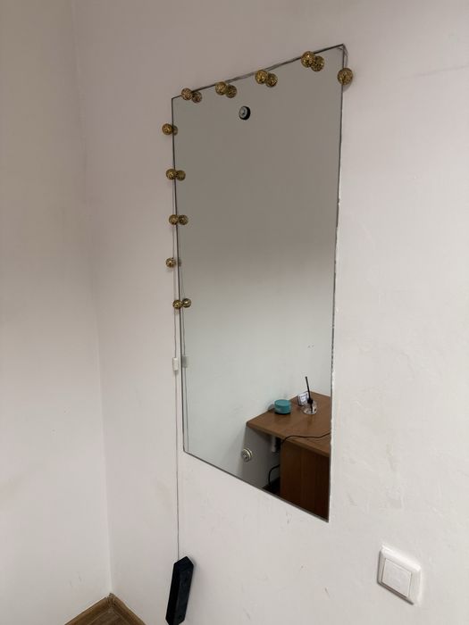 Продам настенное зеркало