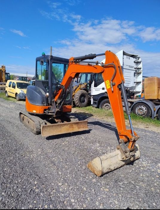 Vand/inchiriez miniexcavator Hitachi ZX29U 3 tone 2015