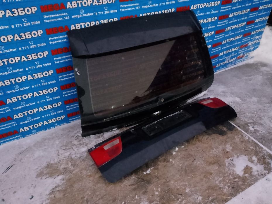 Кришка богажника на BMW E53.