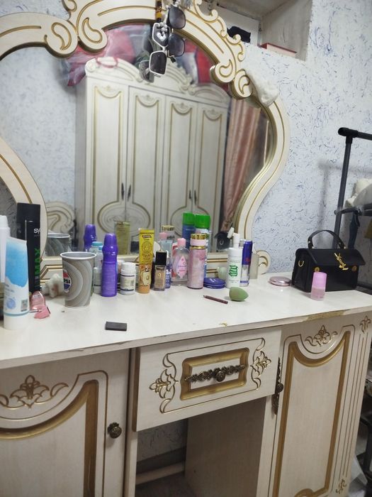 Spalni garnitur sotiladi