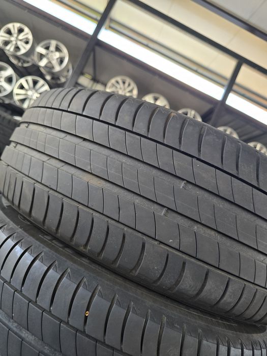 2 Броя 215/55/17 Michelin 5,5mm