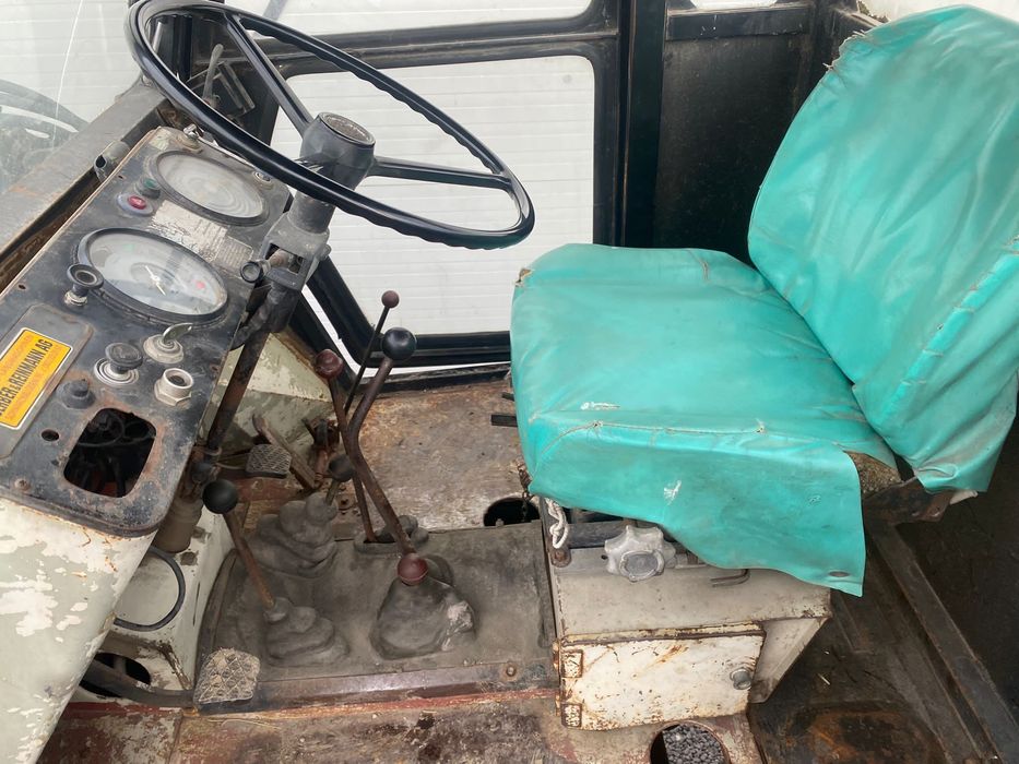 Tractor MB Trak unimog cu incarcator frontal