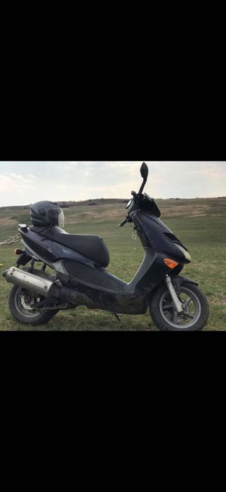 Scuter Aprillia 125 cm3