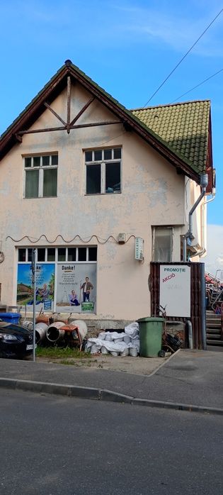 Casă cu spațiu comercial de vânzare