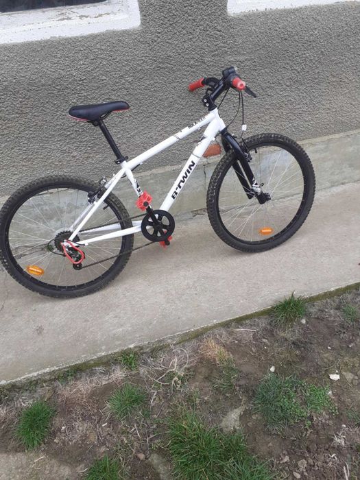 bicicleta mountenbike aproape nou de vanzare
