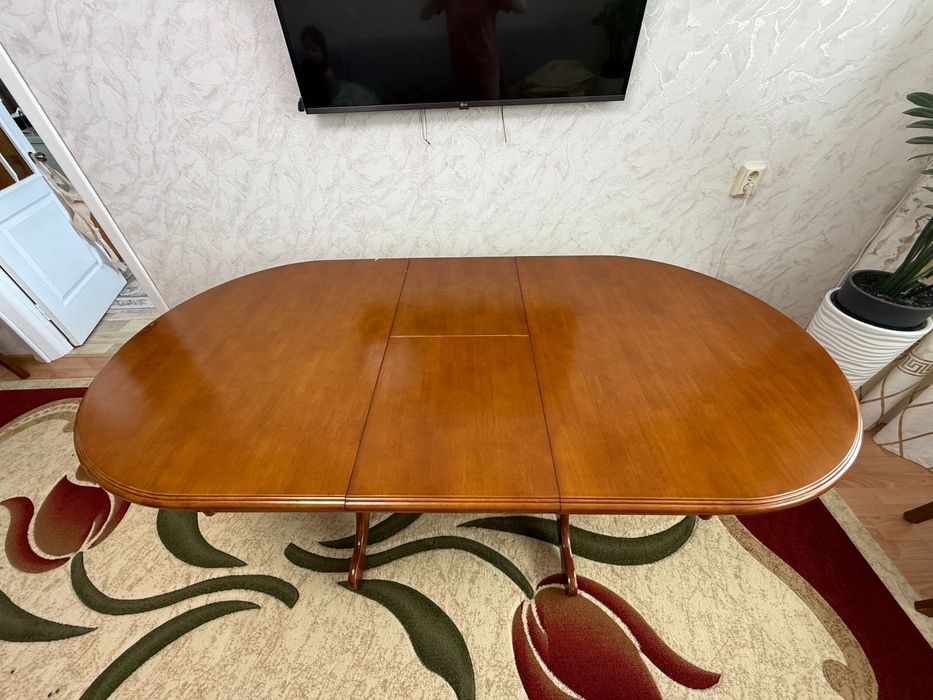 Стол для гостиной