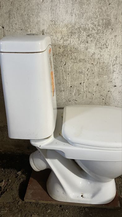 Продаю унитаз в хорошем состояние