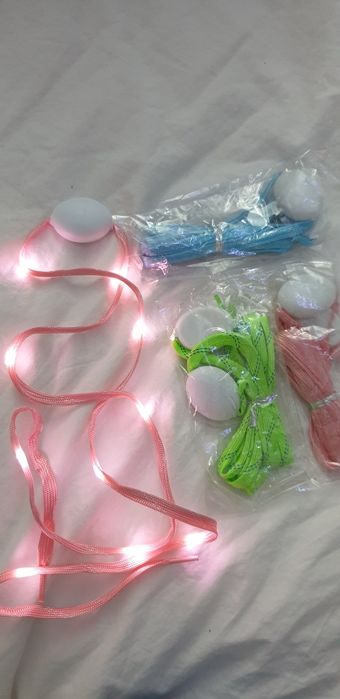 Vand sireturi cu lumini ideale pentru copii/adulti!!!