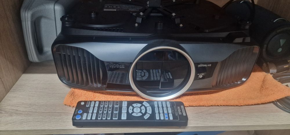 EPSON EH-TW9200 проектор.