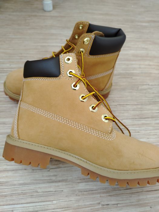 Очень качественный ботинка