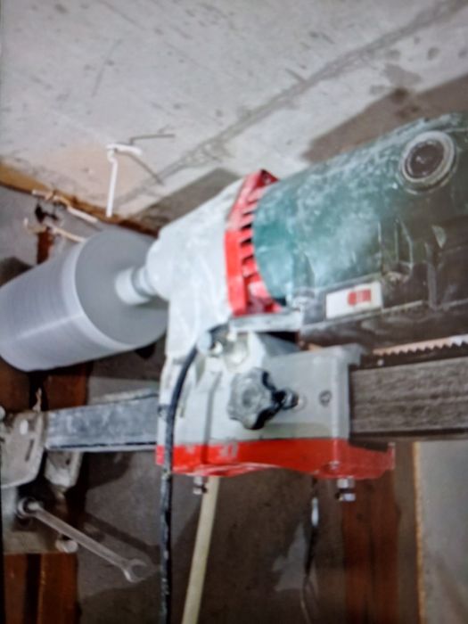 Almazne bureniya devor teshamiz