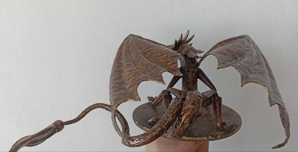 Скульптура. Кованая фигура  дракона.